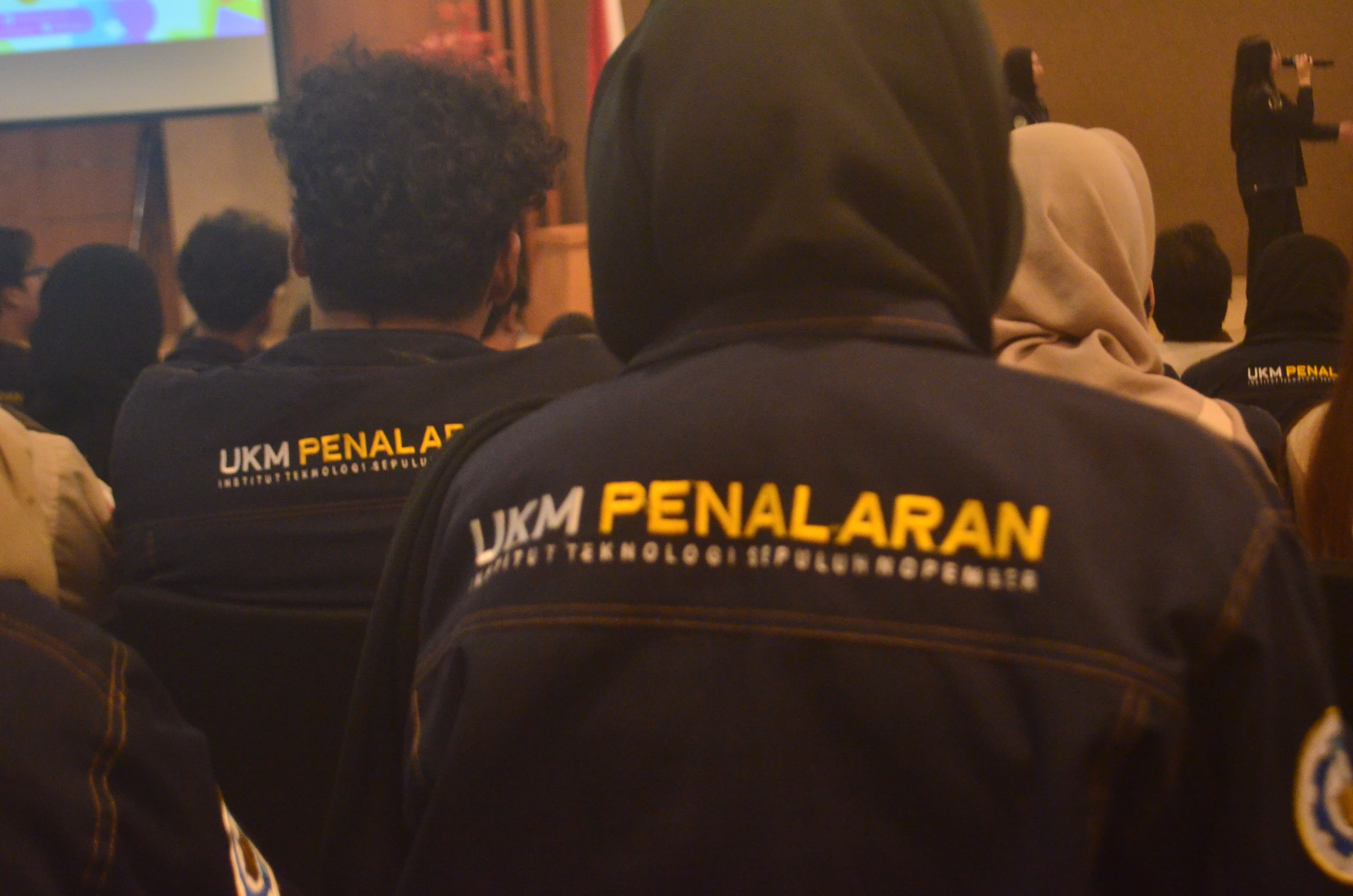 Latar belakang testimoni UKM Penalaran ITS
