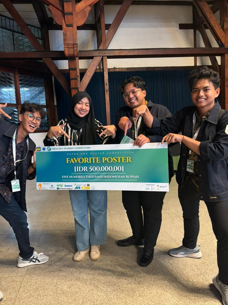 Dokumentasi prestasi UKM Penalaran ITS